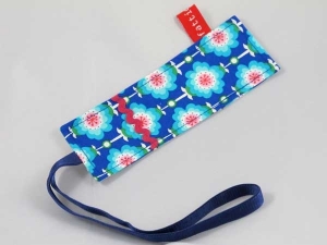 Buchzeichen (blau mit Blumen)