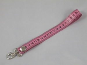 Massband-Anhänger kurz (pink)