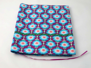 Buchhülle Blume aubergine